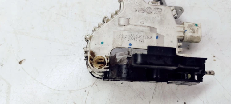 ZAMEK DRZWI PRAWY PRZÓD AUDI A6 C6 4F2837016E 7PIN