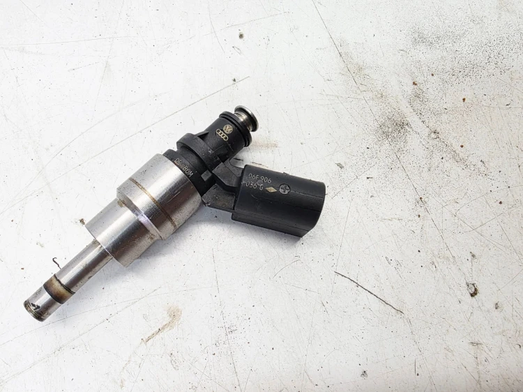 WTRYSKIWACZ WTRYSK PALIWA AUDI VOLKSWAGEN SEAT 2.0 TFSI TSI 06F906036G