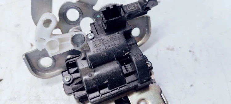 ZAMEK KLAPY TYŁ AUDI A3 A4 A6 A7 Q5 8R0827505A