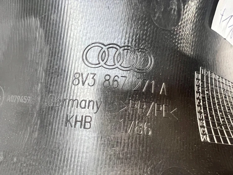 TAPICERKA POSZYCIE SŁUPKA LEWE AUDI A3 8V3867271A
