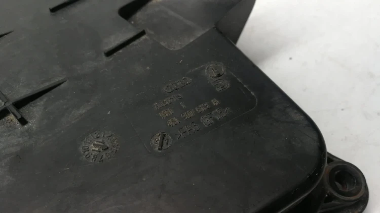POKRYWA OSŁONA BEZPIECZNIKÓW AUDI A6 C7 4G1907613A