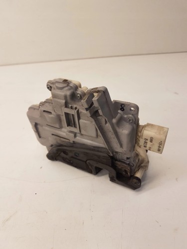 ZAMEK DRZWI LEWY PRZÓD AUDI A6 C6 4F2837015 8-PIN