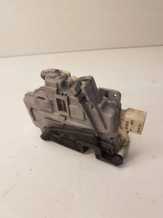 ZAMEK DRZWI LEWY PRZÓD AUDI A6 C6 4F2837015 8-PIN