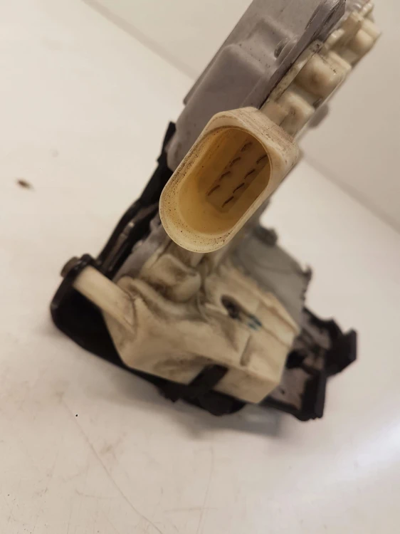 ZAMEK DRZWI LEWY PRZÓD AUDI A6 C6 4F2837015 8-PIN