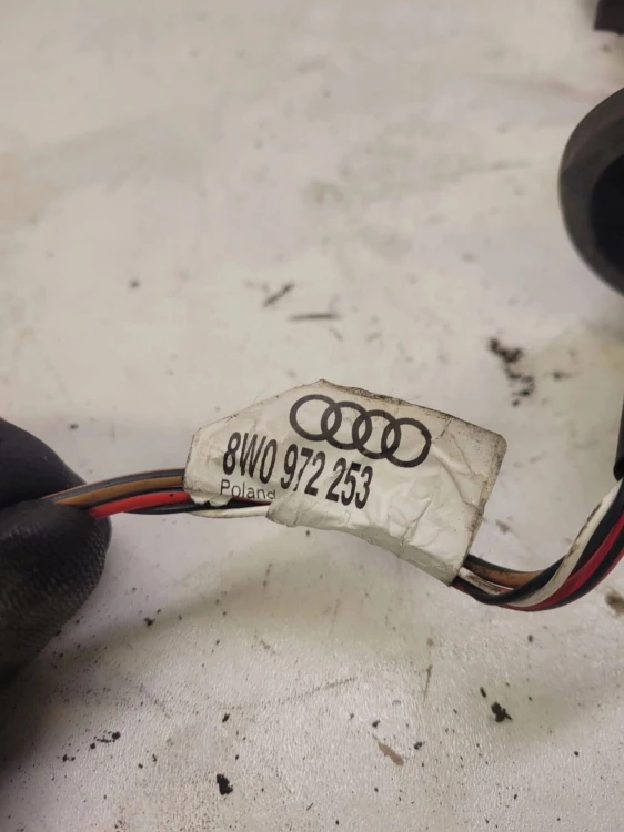 WIĄZKA ZACISKU LEWY TYŁ AUDI A4 B9 A5 8W0972253