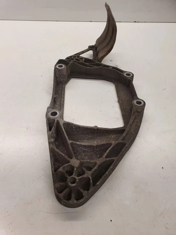ŁAPA WSPORNIK MOSTU AUDI A4 B8 A5 Q5 8K0599287G