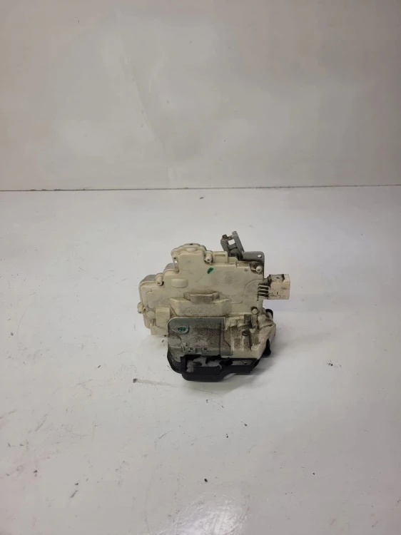 ZAMEK DRZWI PRAWY TYŁ AUDI A4 B6 B7 8E0839016AB