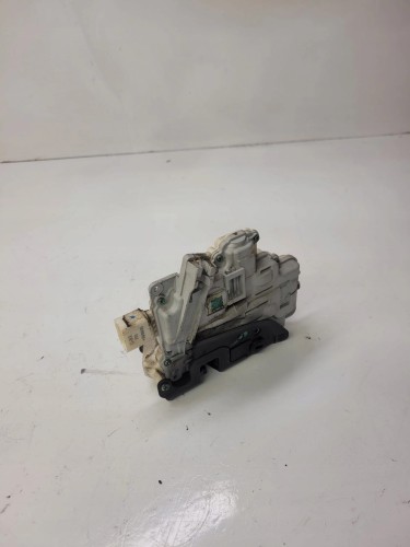 ZAMEK DRZWI PRAWY TYŁ AUDI A4 B6 B7 8E0839016AB