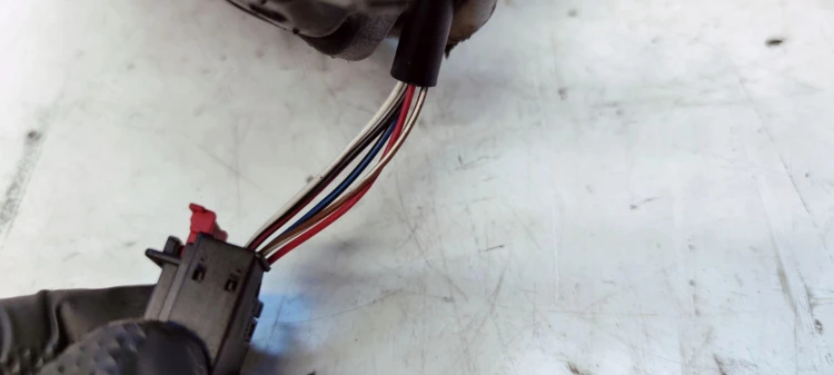 LUSTERKO ZEWNĘTRZNE LEWE AUDI A3 8P4 5 PIN LY7W UK