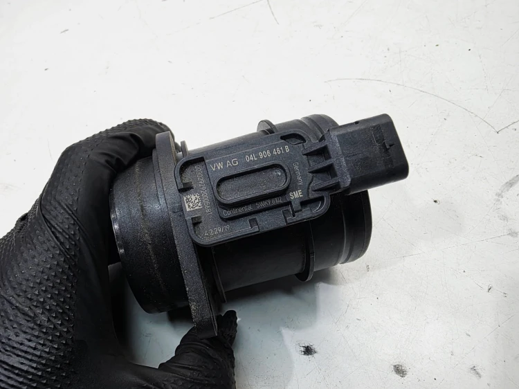 PRZEPŁYWOMIERZ CZUJNIK MASY POWIETRZA AUDI VOLKSWAGEN SEAT SKODA 04L906461B