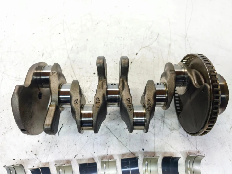 WAŁ KORBOWY + PANEWKI AUDI A4 B9 A5 8W 2.0 TFSI 06LF *48*