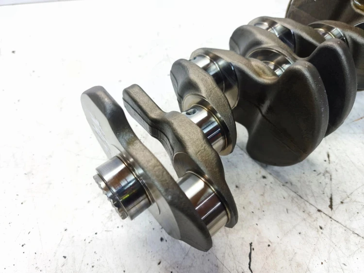 WAŁ KORBOWY + PANEWKI AUDI A4 B9 A5 8W 2.0 TFSI 06LF *48*