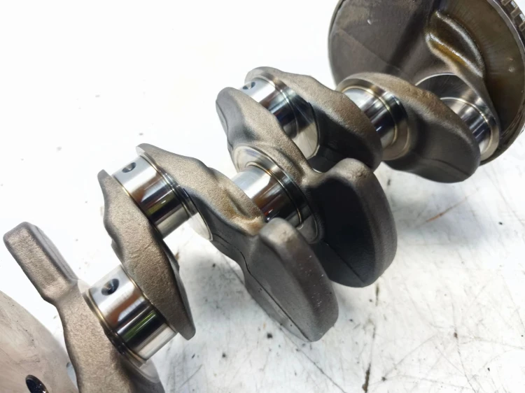 WAŁ KORBOWY + PANEWKI AUDI A4 B9 A5 8W 2.0 TFSI 06LF *48*