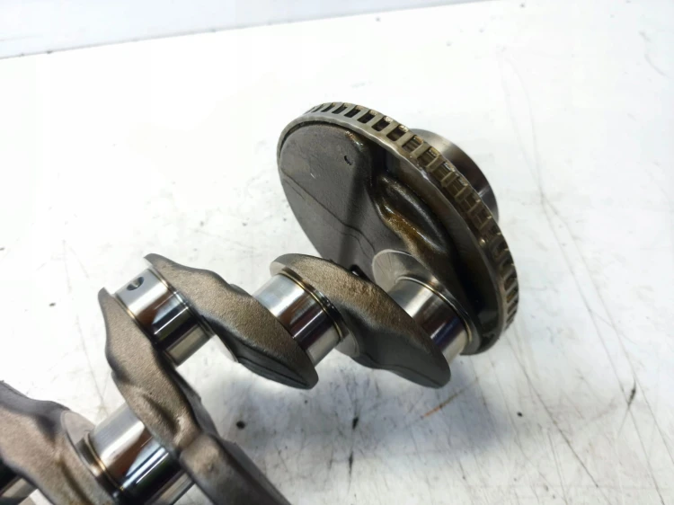 WAŁ KORBOWY + PANEWKI AUDI A4 B9 A5 8W 2.0 TFSI 06LF *48*