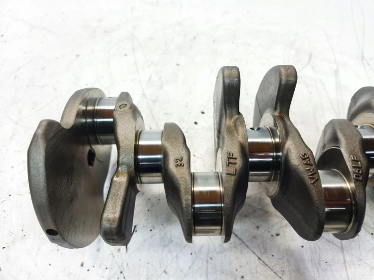 WAŁ KORBOWY + PANEWKI AUDI A4 B9 A5 8W 2.0 TFSI 06LF *48*