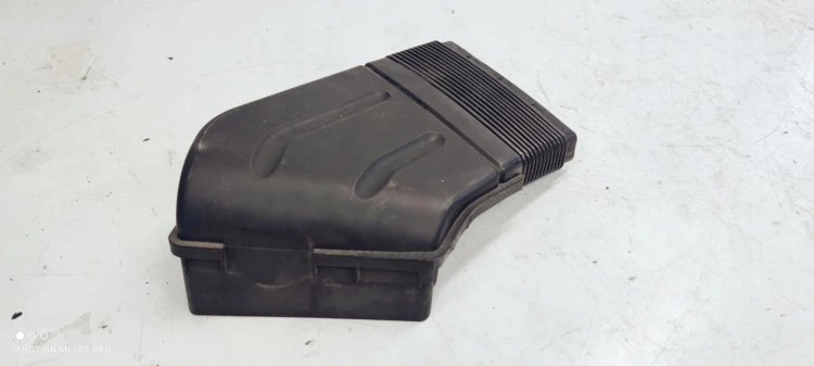 DOLOT WLOT POWIETRZA AUDI A4 B7 8E0129617D