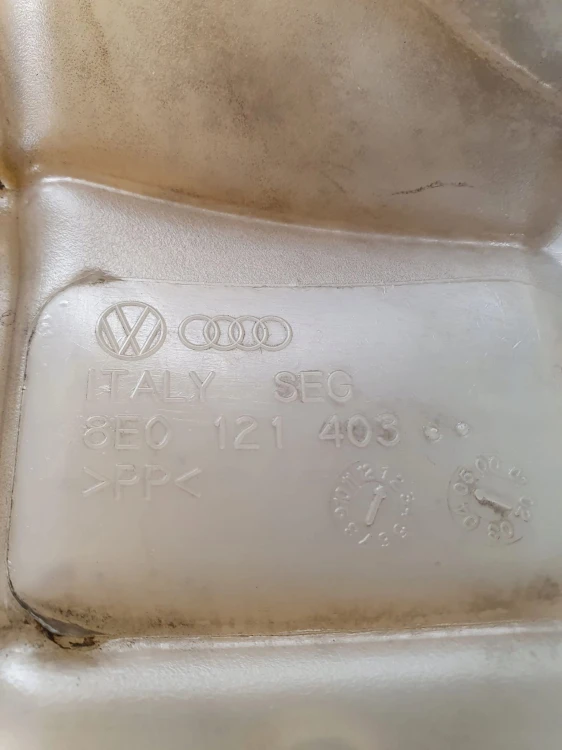 ZBIORNIK WYRÓWNAWCZY AUDI B6 B7 8E0121403