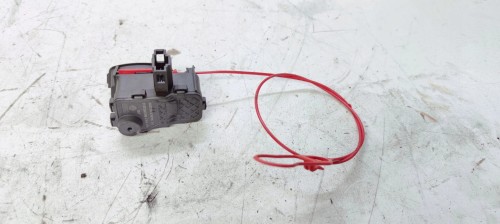SIŁOWNIK KLAPKI PALIWA AUDI A4 A5 A6 Q5 8K0862153E