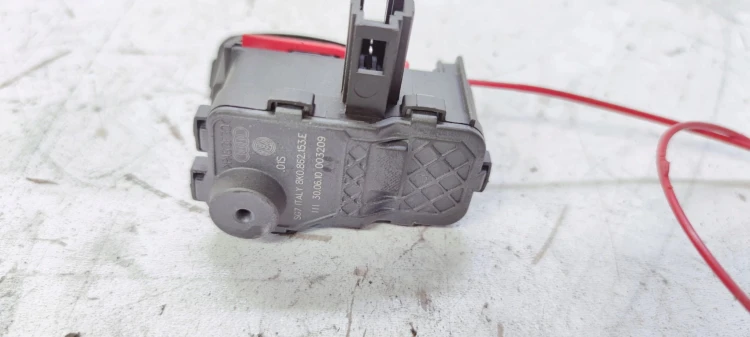 SIŁOWNIK KLAPKI PALIWA AUDI A4 A5 A6 Q5 8K0862153E