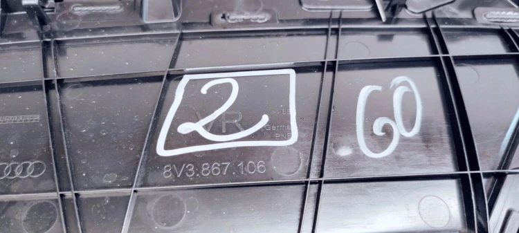 BOCZEK DRZWI P P AUDI A3 8V 8V3867106 MATERIAŁ *2*