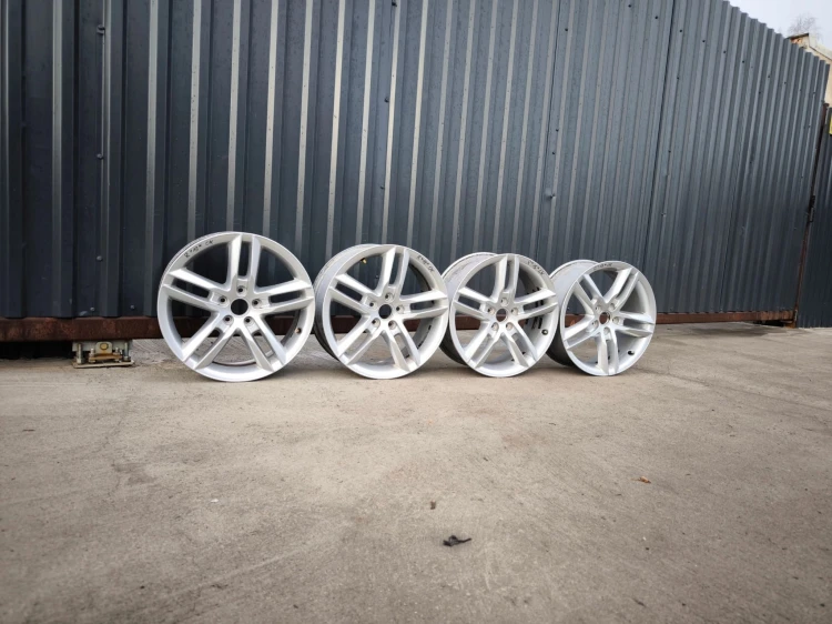 FELGA FELGI KOMPLET AUDI Q3 8U VW 7.0J R18 ET43 8U0601025F *R*15*