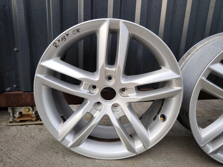 FELGA FELGI KOMPLET AUDI Q3 8U VW 7.0J R18 ET43 8U0601025F *R*15*