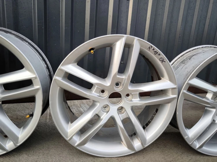 FELGA FELGI KOMPLET AUDI Q3 8U VW 7.0J R18 ET43 8U0601025F *R*15*