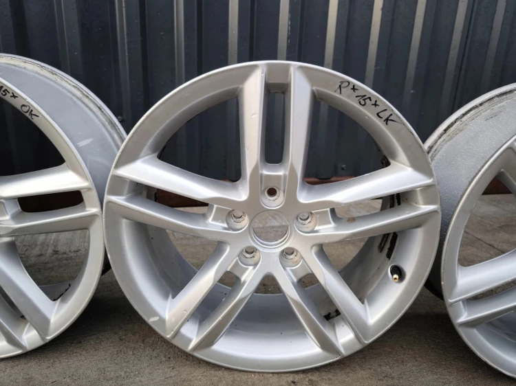 FELGA FELGI KOMPLET AUDI Q3 8U VW 7.0J R18 ET43 8U0601025F *R*15*