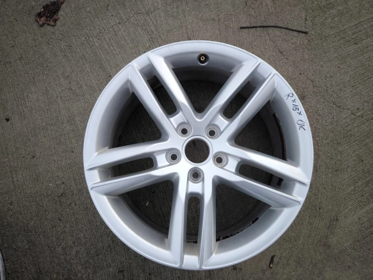 FELGA FELGI KOMPLET AUDI Q3 8U VW 7.0J R18 ET43 8U0601025F *R*15*