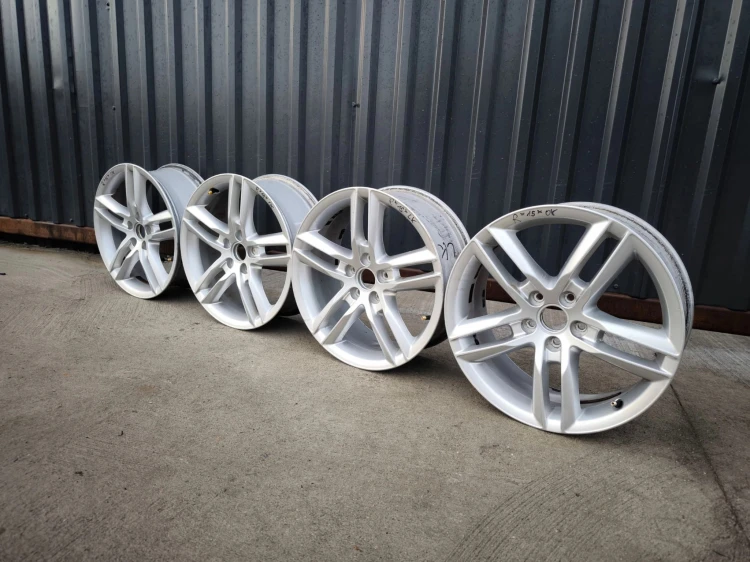 FELGA FELGI KOMPLET AUDI Q3 8U VW 7.0J R18 ET43 8U0601025F *R*15*