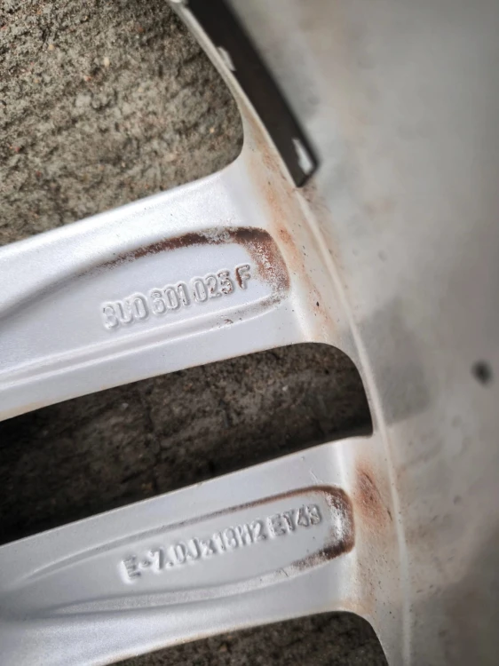 FELGA FELGI KOMPLET AUDI Q3 8U VW 7.0J R18 ET43 8U0601025F *R*15*