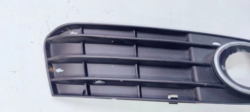 KRATKA ZDERZAKA PRAWA AUDI A4 B8 8KD807682