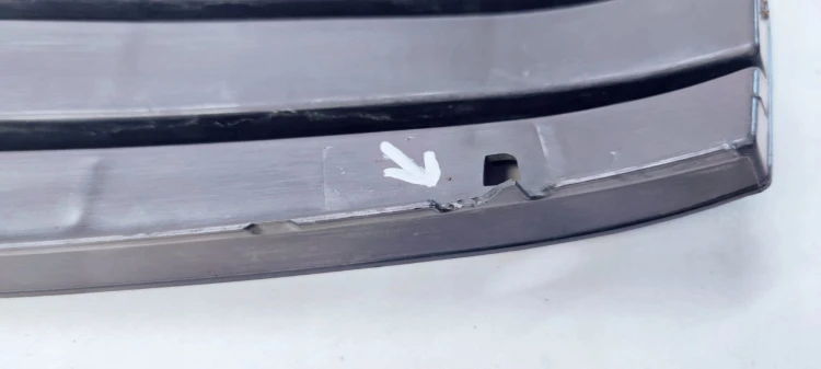 KRATKA ZDERZAKA PRAWA AUDI A4 B8 8KD807682