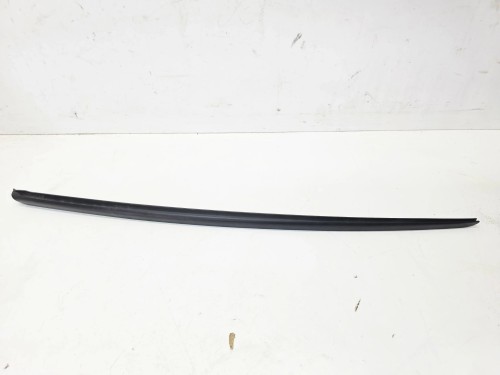 LISTWA ZGARNIAJĄCA SZYBY CZOŁOWEJ LEWA AUDI A5 8W SPORTBACK 8W6854327B