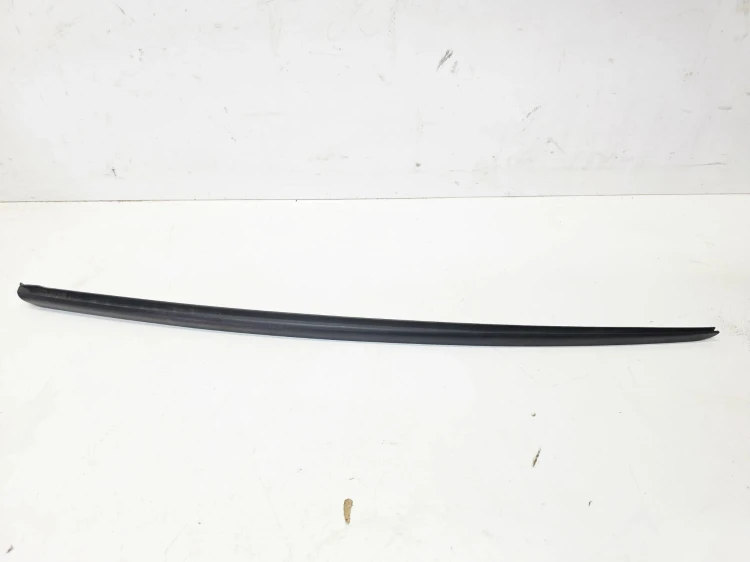 LISTWA ZGARNIAJĄCA SZYBY CZOŁOWEJ LEWA AUDI A5 8W SPORTBACK 8W6854327B