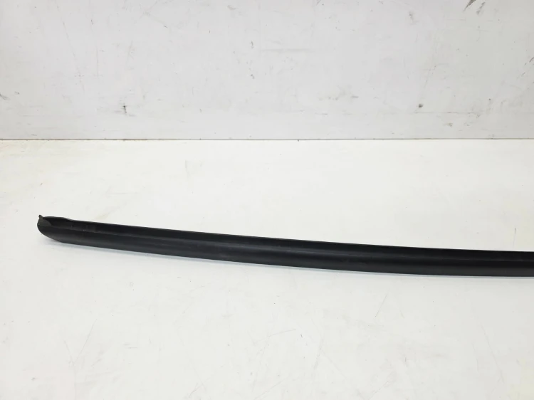 LISTWA ZGARNIAJĄCA SZYBY CZOŁOWEJ LEWA AUDI A5 8W SPORTBACK 8W6854327B