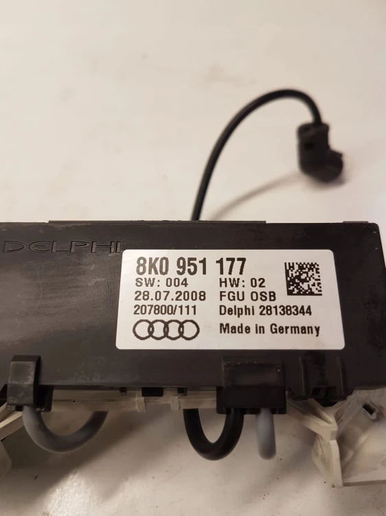CZUJNIK RUCHU KABINY AUDI A4 B8 A5 Q5 8K0951177