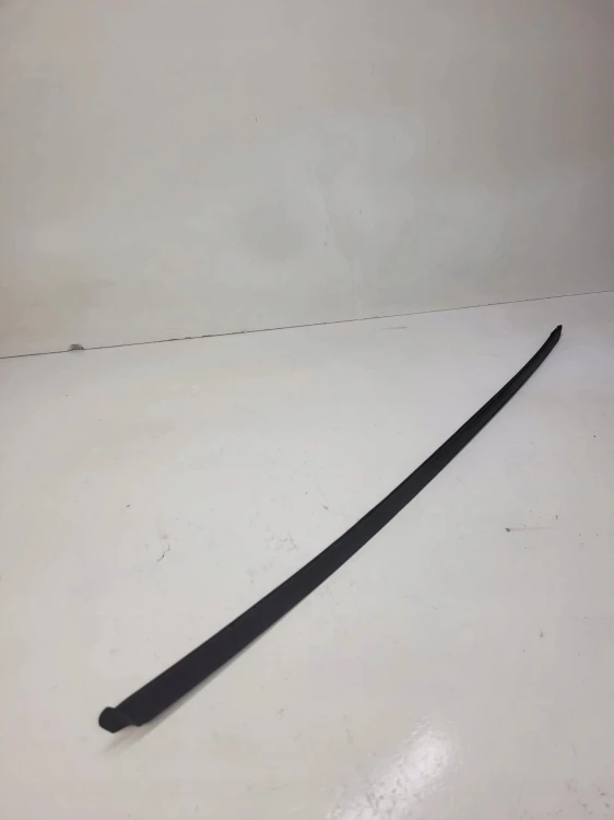 LISTWA ZGARNIAJĄCA SZYBY LEWA AUDI A4 B7 8E0854327E