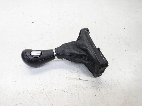 MIESZEK GAŁKA ZMIANY POZYCJI BIEGÓW AUDI A6 C6 AUTOMAT 4F2713139N TAH UK