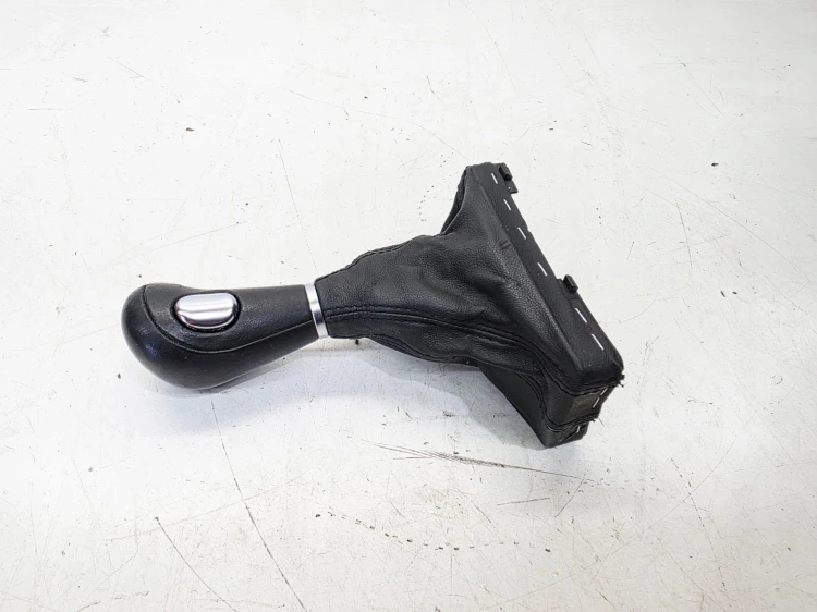 MIESZEK GAŁKA ZMIANY POZYCJI BIEGÓW AUDI A6 C6 AUTOMAT 4F2713139N TAH UK