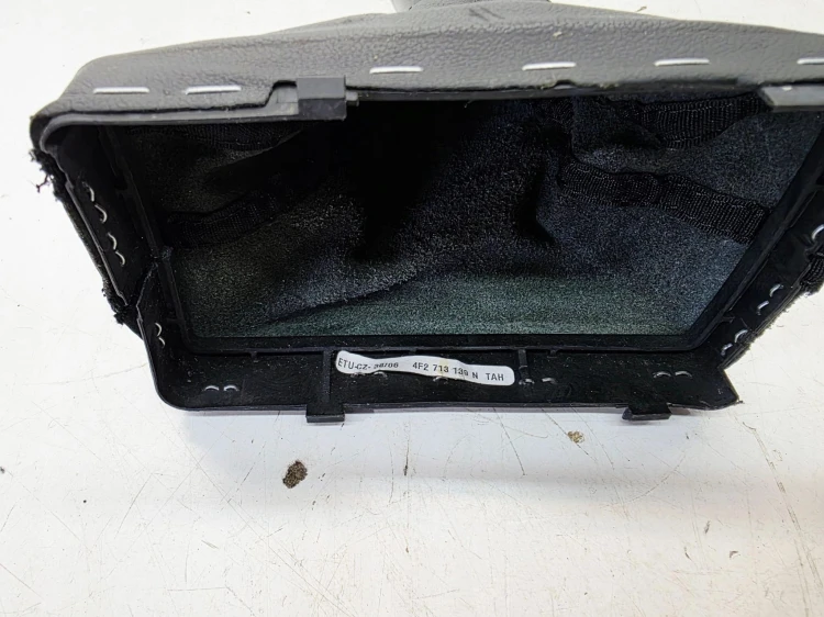 MIESZEK GAŁKA ZMIANY POZYCJI BIEGÓW AUDI A6 C6 AUTOMAT 4F2713139N TAH UK