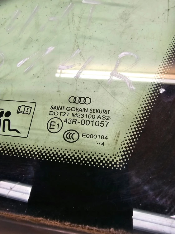 SZYBA KAROSERYJNA POD MAT AUDI A3 8V4 5-DRZWI PRAWY TYŁ 2014R