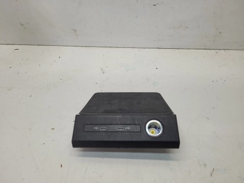 GNIAZDO PORT USB TYP C AUDI Q4 E-TRON Q3 89A035736 89A864131