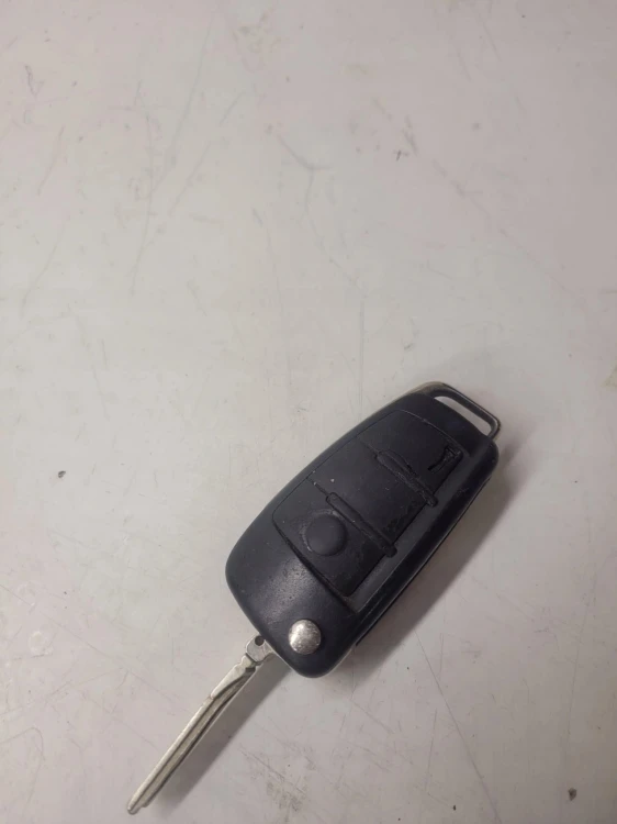 KLUCZYK PILOT SCYZORYK AUDI A6 C6 Q7 4F0837220R 11