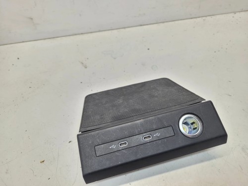 GNIAZDO PORT USB TYP C AUDI Q4 E-TRON Q3 89A035736 89A864131