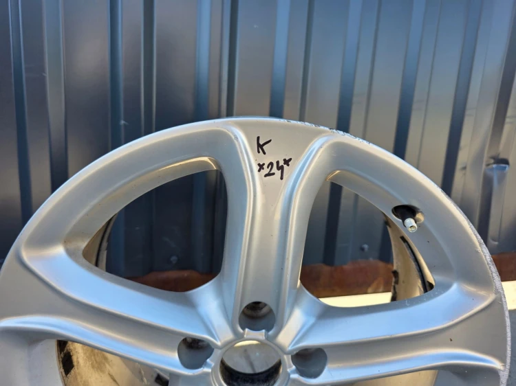 FELGA ALUMINIOWA AUDI VW SEAT SKODA 7.5J R17 ET45 8K0601025CE K*24*