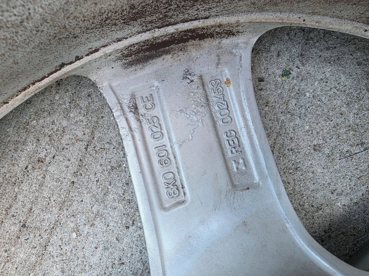 FELGA ALUMINIOWA AUDI VW SEAT SKODA 7.5J R17 ET45 8K0601025CE K*24*