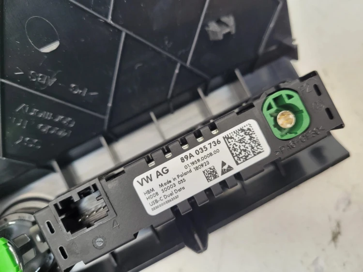 GNIAZDO PORT USB TYP C AUDI Q4 E-TRON Q3 89A035736 89A864131
