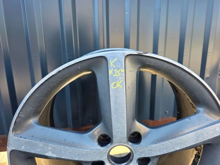 FELGA ALUMINIOWA AUDI VW SEAT SKODA 9.0J R20 ET60 4L0601025H K*26*