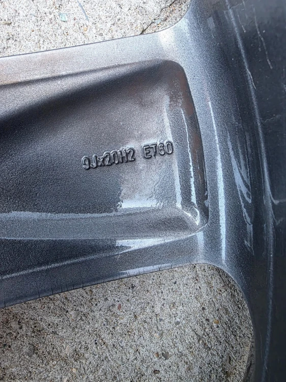 FELGA ALUMINIOWA AUDI VW SEAT SKODA 9.0J R20 ET60 4L0601025H K*26*